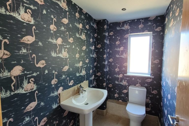 flamingo wall paper in bathroom